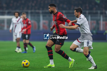 2024-01-27 - Ruben Loftus-Cheek of AC Milan competes for the ball with Remo Freuler of Bologna FC during Serie A 2023/24 football match between AC Milan and Bologna FC at San Siro Stadium, Milan, Italy on January 27, 2024 - AC MILAN VS BOLOGNA FC - ITALIAN SERIE A - SOCCER