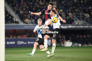 2024-02-03 - Giovanni Fabbian (Bologna Fc) head Kick goal - BOLOGNA FC VS US SASSUOLO - ITALIAN SERIE A - SOCCER