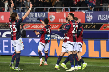 2024-02-03 - Alexis Saelemaekers (Bologna Fc) celebrated by his teammate - BOLOGNA FC VS US SASSUOLO - ITALIAN SERIE A - SOCCER