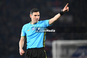 2024-02-03 - The referee of the match Sacchi call a corner kick - BOLOGNA FC VS US SASSUOLO - ITALIAN SERIE A - SOCCER