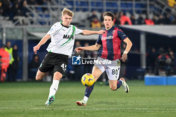 2024-02-03 - Josh Doig (Sassuolo) and Giovanni Fabbian (Bologna Fc) in action - BOLOGNA FC VS US SASSUOLO - ITALIAN SERIE A - SOCCER