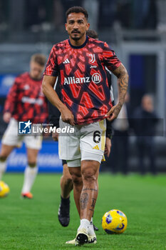 2024-02-04 - Luiz da Silva Danilo of Juventus FC warms up during Serie A 2023/24 football match between FC Internazionale and Juventus FC at Giuseppe Meazza Stadium, Milan, Italy on February 04, 2024 - INTER - FC INTERNAZIONALE VS JUVENTUS FC - ITALIAN SERIE A - SOCCER