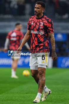 2024-02-04 - Luiz da Silva Danilo of Juventus FC warms up during Serie A 2023/24 football match between FC Internazionale and Juventus FC at Giuseppe Meazza Stadium, Milan, Italy on February 04, 2024 - INTER - FC INTERNAZIONALE VS JUVENTUS FC - ITALIAN SERIE A - SOCCER