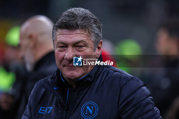 2024-02-11 - Walter Mazzarri Head Coach of SSC Napoli looks on during Serie A 2023/24 football match between AC Milan and SSC Napoli at San Siro Stadium, Milan, Italy on February 11, 2024 - AC MILAN VS SSC NAPOLI - ITALIAN SERIE A - SOCCER
