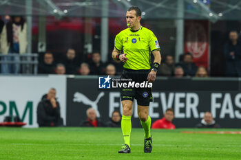2024-02-11 - Referee Daniele Doveri seen in action during Serie A 2023/24 football match between AC Milan and SSC Napoli at San Siro Stadium, Milan, Italy on February 11, 2024 - AC MILAN VS SSC NAPOLI - ITALIAN SERIE A - SOCCER