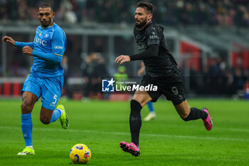 2024-02-11 - Olivier Giroud of AC Milan seen in action with Juan Jesus of SSC Napoli during Serie A 2023/24 football match between AC Milan and SSC Napoli at San Siro Stadium, Milan, Italy on February 11, 2024 - AC MILAN VS SSC NAPOLI - ITALIAN SERIE A - SOCCER