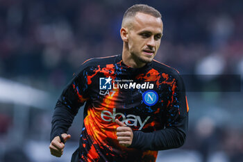 2024-02-11 - Stanislav Lobotka of SSC Napoli warms up during Serie A 2023/24 football match between AC Milan and SSC Napoli at San Siro Stadium, Milan, Italy on February 11, 2024 - AC MILAN VS SSC NAPOLI - ITALIAN SERIE A - SOCCER