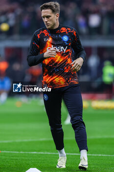2024-02-11 - Piotr Zielinski of SSC Napoli warms up during Serie A 2023/24 football match between AC Milan and SSC Napoli at San Siro Stadium, Milan, Italy on February 11, 2024 - AC MILAN VS SSC NAPOLI - ITALIAN SERIE A - SOCCER