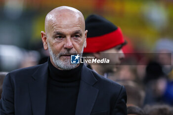 2024-02-11 - Stefano Pioli Head Coach of AC Milan looks on during Serie A 2023/24 football match between AC Milan and SSC Napoli at San Siro Stadium, Milan, Italy on February 11, 2024 - AC MILAN VS SSC NAPOLI - ITALIAN SERIE A - SOCCER