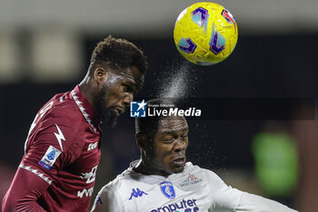 2024-02-09 - Salernitana's Senegalese forward Boulaye Dia challenges for the ball with Empioli's Sierra Leonean forward Emmanuel Gyasi during the Serie A football match between Unione Sportiva Salernitana vs Empoli at the Arechi Stadium in Salerno on February 09, 2024. - US SALERNITANA VS EMPOLI FC - ITALIAN SERIE A - SOCCER