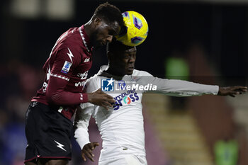 2024-02-09 - Salernitana's Senegalese forward Boulaye Dia challenges for the ball with Empioli's Sierra Leonean forward Emmanuel Gyasi during the Serie A football match between Unione Sportiva Salernitana vs Empoli at the Arechi Stadium in Salerno on February 09, 2024. - US SALERNITANA VS EMPOLI FC - ITALIAN SERIE A - SOCCER