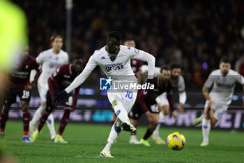 2024-02-09 - Empioli's Senegalese forward Mbaye Niang scores against salernitana on penalty kick during the Serie A football match between Unione Sportiva Salernitana vs Empoli at the Arechi Stadium in Salerno on February 09, 2024. - US SALERNITANA VS EMPOLI FC - ITALIAN SERIE A - SOCCER