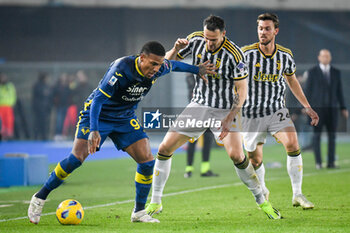 2024-02-17 - Verona's Michael Folorunsho in action against Juventus's Federico Gatti - HELLAS VERONA FC VS JUVENTUS FC - ITALIAN SERIE A - SOCCER