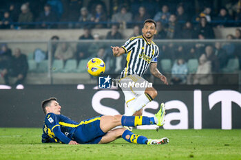 2024-02-17 - Juventus's Luiz Da Silva Danilo in action against Verona's Giangiacomo Magnani - HELLAS VERONA FC VS JUVENTUS FC - ITALIAN SERIE A - SOCCER