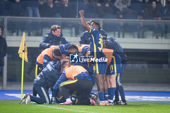 2024-02-17 - Verona's Tijjani Noslin celebrates after scoring a goal with teammates - HELLAS VERONA FC VS JUVENTUS FC - ITALIAN SERIE A - SOCCER