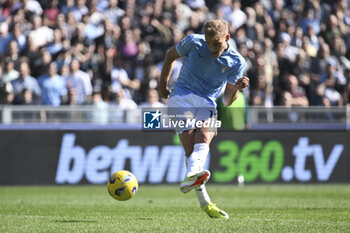 2024-02-18 - Gustav Isaksen of S.S. Lazio scores the goal of 1-0 during the 25th day of the Serie A Championship between S.S. Lazio vs Bologna F.C. 1909, 18 February 2024 at the Olympic Stadium in Rome. - SS LAZIO VS BOLOGNA FC - ITALIAN SERIE A - SOCCER