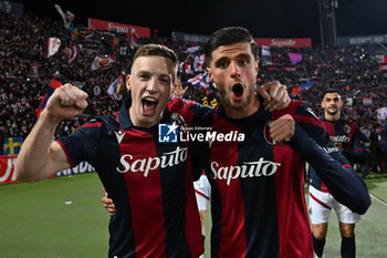2024-02-23 - Lewis Ferguson (Bologna Fc) and Oussama El Azzouzi (Bologna Fc) celebrating the victory - BOLOGNA FC VS HELLAS VERONA FC - ITALIAN SERIE A - SOCCER