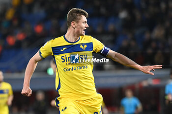 2024-02-23 - Paweł Dawidowicz (Hellas Verona) in action - BOLOGNA FC VS HELLAS VERONA FC - ITALIAN SERIE A - SOCCER