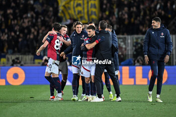 2024-02-23 - Thiago Motta celebrating his players group after Giovanni Fabbian's goal - BOLOGNA FC VS HELLAS VERONA FC - ITALIAN SERIE A - SOCCER