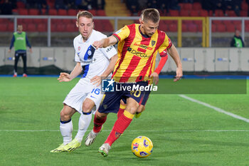 2024-02-25 - Ylber Ramadani of US Lecce in action against Davide Frattesi of FC Inter - US LECCE VS INTER - FC INTERNAZIONALE - ITALIAN SERIE A - SOCCER