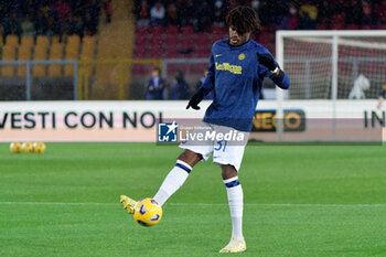 2024-02-25 - Yann Aurel Bisseck of FC Inter warms up - US LECCE VS INTER - FC INTERNAZIONALE - ITALIAN SERIE A - SOCCER