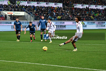 2024-03-03 - Joshua Zirkzee (Bologna Fc) scoaring a penalty goal - ATALANTA BC VS BOLOGNA FC - ITALIAN SERIE A - SOCCER