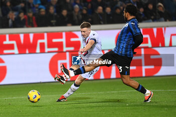 2024-03-03 - Lewis Ferguson (Bologna FC) shooting on goal - ATALANTA BC VS BOLOGNA FC - ITALIAN SERIE A - SOCCER