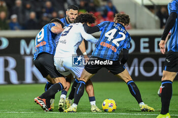 2024-03-03 - Joshua Zirkzee (Bologna Fc) fighting for the ball - ATALANTA BC VS BOLOGNA FC - ITALIAN SERIE A - SOCCER
