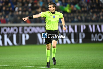 2024-03-03 - The referee of the match Federico La Penna whistles the penalty kick for Bologna FC - ATALANTA BC VS BOLOGNA FC - ITALIAN SERIE A - SOCCER