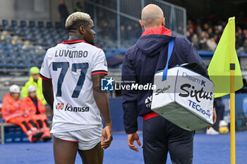 2024-03-03 - Cagliari Calcio's forward Zito Luvumbo leaves the field due to injury - EMPOLI FC VS CAGLIARI CALCIO - ITALIAN SERIE A - SOCCER