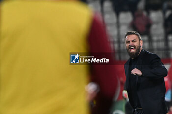 2024-03-02 - Head Coach Daniele De Rossi of AS Roma during the Italian Serie A football match between AC Monza and AS Roma on 2 of March 2024 at U-Power stadium in Monza, Italy. Photo Tiziano Ballabio - AC MONZA VS AS ROMA - ITALIAN SERIE A - SOCCER