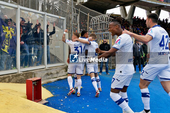 2024-03-10 - Michael Folorunsho of Hellas Verona celebrates after scoring a goal with teammates - US LECCE VS HELLAS VERONA FC - ITALIAN SERIE A - SOCCER