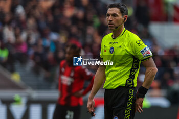 2024-03-10 - Referee Juan Luca Sacchi seen in action during Serie A 2023/24 football match between AC Milan and Empoli FC at San Siro Stadium, Milan, Italy on March 10, 2024 - AC MILAN VS EMPOLI FC - ITALIAN SERIE A - SOCCER