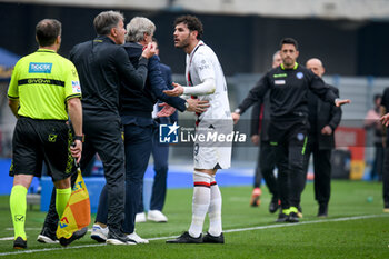 2024-03-17 - Hellas Verona's Head Coach Marco Baroni protests with Milan's Theo Hernandez for his celebrating of the goal - HELLAS VERONA FC VS AC MILAN - ITALIAN SERIE A - SOCCER
