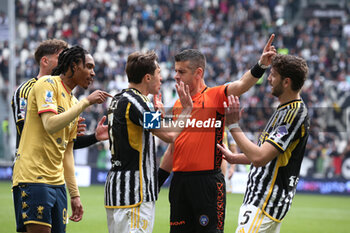 2024-03-17 - Federico Chiesa (Juventus FC) and Manuel Locatelli (Juventus FC) dispute with referee - JUVENTUS FC VS GENOA CFC - ITALIAN SERIE A - SOCCER