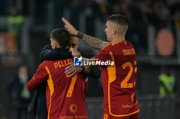 2024-03-17 - Lorenzo Pellegrini (AS Roma); and Daniele De Rossi coach of AS Roma; celebrates after scoring the goal 1-0 during the Italian Football Championship League A 2023/2024 match between AS Roma vs US Sassuolo at the Olimpic Stadium in Rome on 17 March  2024. - AS ROMA VS US SASSUOLO - ITALIAN SERIE A - SOCCER