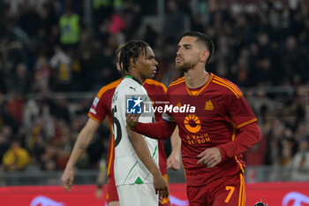 2024-03-17 - Lorenzo Pellegrini (AS Roma); celebrates after scoring the goal 1-0 during the Italian Football Championship League A 2023/2024 match between AS Roma vs US Sassuolo at the Olimpic Stadium in Rome on 17 March  2024. - AS ROMA VS US SASSUOLO - ITALIAN SERIE A - SOCCER