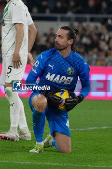 2024-03-17 - Andrea Consigli (US Sassuolo);  during the Italian Football Championship League A 2023/2024 match between AS Roma vs US Sassuolo at the Olimpic Stadium in Rome on 17 March  2024. - AS ROMA VS US SASSUOLO - ITALIAN SERIE A - SOCCER