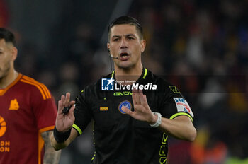 2024-03-17 - Gianluca Manganello referee during the Italian Football Championship League A 2023/2024 match between AS Roma vs US Sassuolo at the Olimpic Stadium in Rome on 17 March  2024. - AS ROMA VS US SASSUOLO - ITALIAN SERIE A - SOCCER
