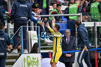 2024-04-01 - Federico Bonazzoli of Hellas Verona FC, Esultanza, Joy After scoring goal, - CAGLIARI CALCIO VS HELLAS VERONA FC - ITALIAN SERIE A - SOCCER