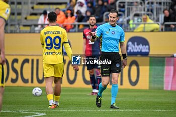 2024-04-01 - Daniele Doveri Arbitro Referee - CAGLIARI CALCIO VS HELLAS VERONA FC - ITALIAN SERIE A - SOCCER