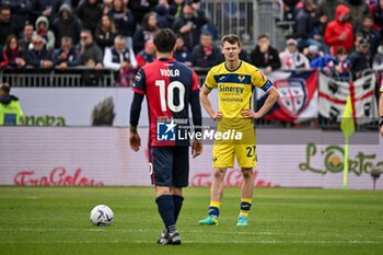 2024-04-01 - Pawel Dawidowicz of Hellas Verona FC - CAGLIARI CALCIO VS HELLAS VERONA FC - ITALIAN SERIE A - SOCCER