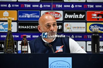 2024-04-01 - Marco Baroni Mister of Hellas Verona FC, Press Conference, Conferenza Stampa - CAGLIARI CALCIO VS HELLAS VERONA FC - ITALIAN SERIE A - SOCCER