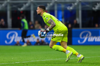 2024-04-01 - Elia Caprile of Empoli FC seen in action during Serie A 2023/24 football match between FC Internazionale and Empoli FC at Giuseppe Meazza Stadium, Milan, Italy on April 01, 2024 - INTER - FC INTERNAZIONALE VS EMPOLI FC - ITALIAN SERIE A - SOCCER
