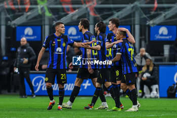 2024-04-01 - Alexis Sanchez of FC Internazionale celebrates with his teammates after scoring a goal during Serie A 2023/24 football match between FC Internazionale and Empoli FC at Giuseppe Meazza Stadium, Milan, Italy on April 01, 2024 - INTER - FC INTERNAZIONALE VS EMPOLI FC - ITALIAN SERIE A - SOCCER