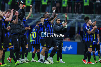 2024-04-01 - FC Internazionale players celebrate the victory at the end of the match during Serie A 2023/24 football match between FC Internazionale and Empoli FC at Giuseppe Meazza Stadium, Milan, Italy on April 01, 2024 - INTER - FC INTERNAZIONALE VS EMPOLI FC - ITALIAN SERIE A - SOCCER
