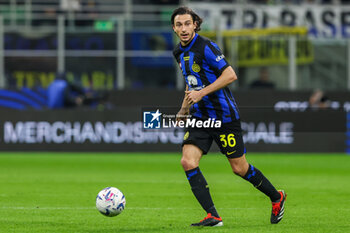 2024-04-01 - Matteo Darmian of FC Internazionale seen in action during Serie A 2023/24 football match between FC Internazionale and Empoli FC at Giuseppe Meazza Stadium, Milan, Italy on April 01, 2024 - INTER - FC INTERNAZIONALE VS EMPOLI FC - ITALIAN SERIE A - SOCCER
