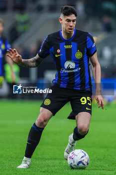 2024-04-01 - Alessandro Bastoni of FC Internazionale seen in action during Serie A 2023/24 football match between FC Internazionale and Empoli FC at Giuseppe Meazza Stadium, Milan, Italy on April 01, 2024 - INTER - FC INTERNAZIONALE VS EMPOLI FC - ITALIAN SERIE A - SOCCER