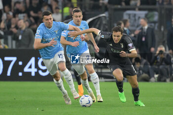 2024-03-30 - Juventus' Federico Chiesa Lazio’s Nicolo Casale during the Italian Football Championship League A 2023/2024 match between SS Lazio vs Juventus FC at the Olimpic Stadium in Rome on 30 March 2024. - SS LAZIO VS JUVENTUS FC - ITALIAN SERIE A - SOCCER