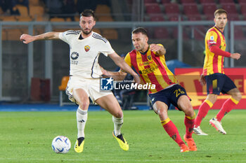 2024-04-01 - Bryan Cristante of AS Roma in action against Alexis Blin of US Lecce - US LECCE VS AS ROMA - ITALIAN SERIE A - SOCCER